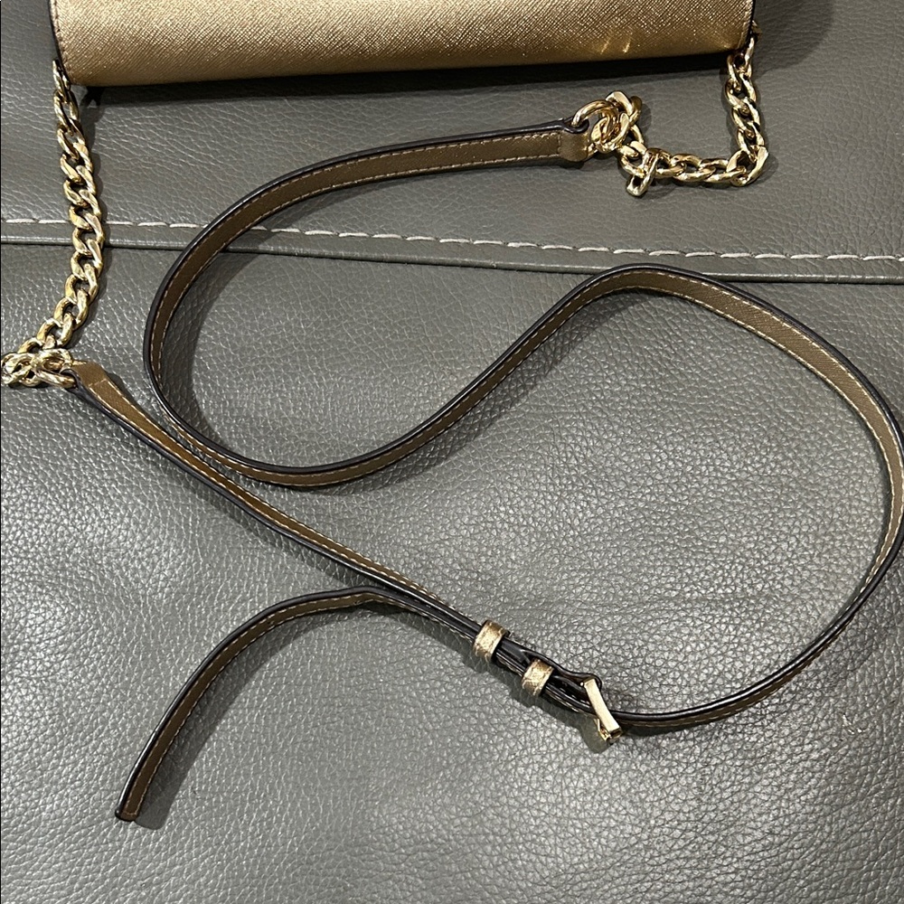 Michael Kors Jet Set Gold Crossbody Bag, PRISTINE CONDITION (dimensions 9.5”x7”) - Picture 13 of 16